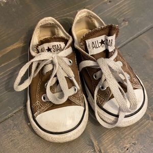 Size 6 toddler converse shoes